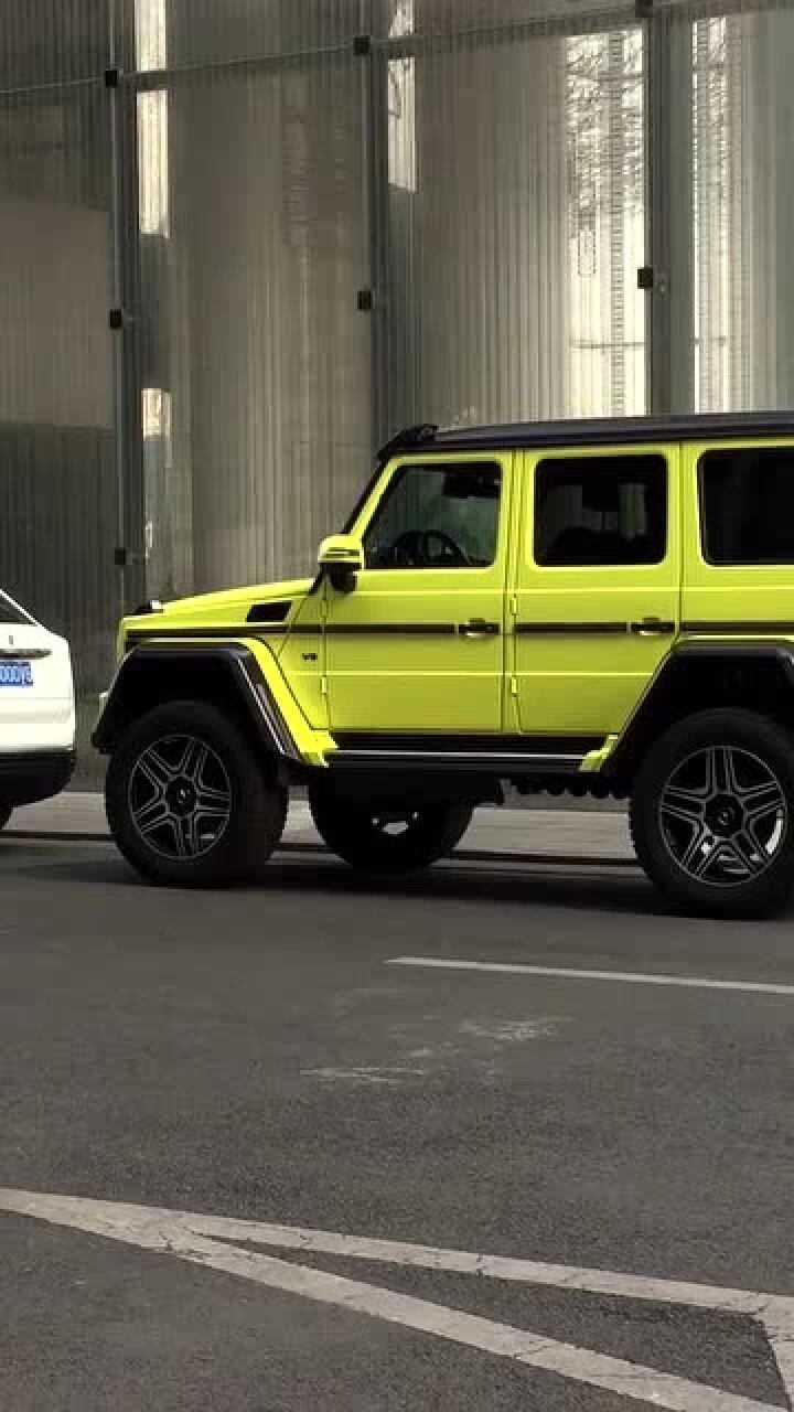 成都热门街拍库里南偶遇巴博斯大g谁是大哥你们做个鉴定_腾讯视频