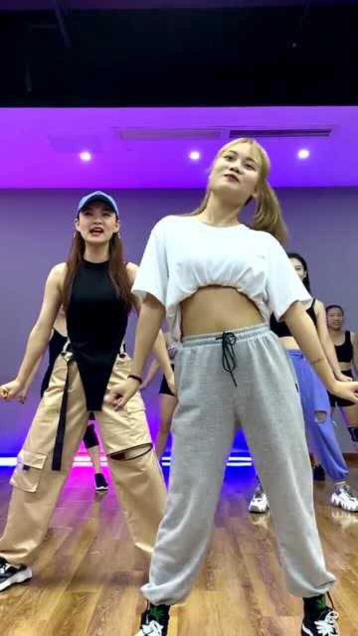 画画的baby 大声唱歌,开心跳舞,零基础学舞蹈