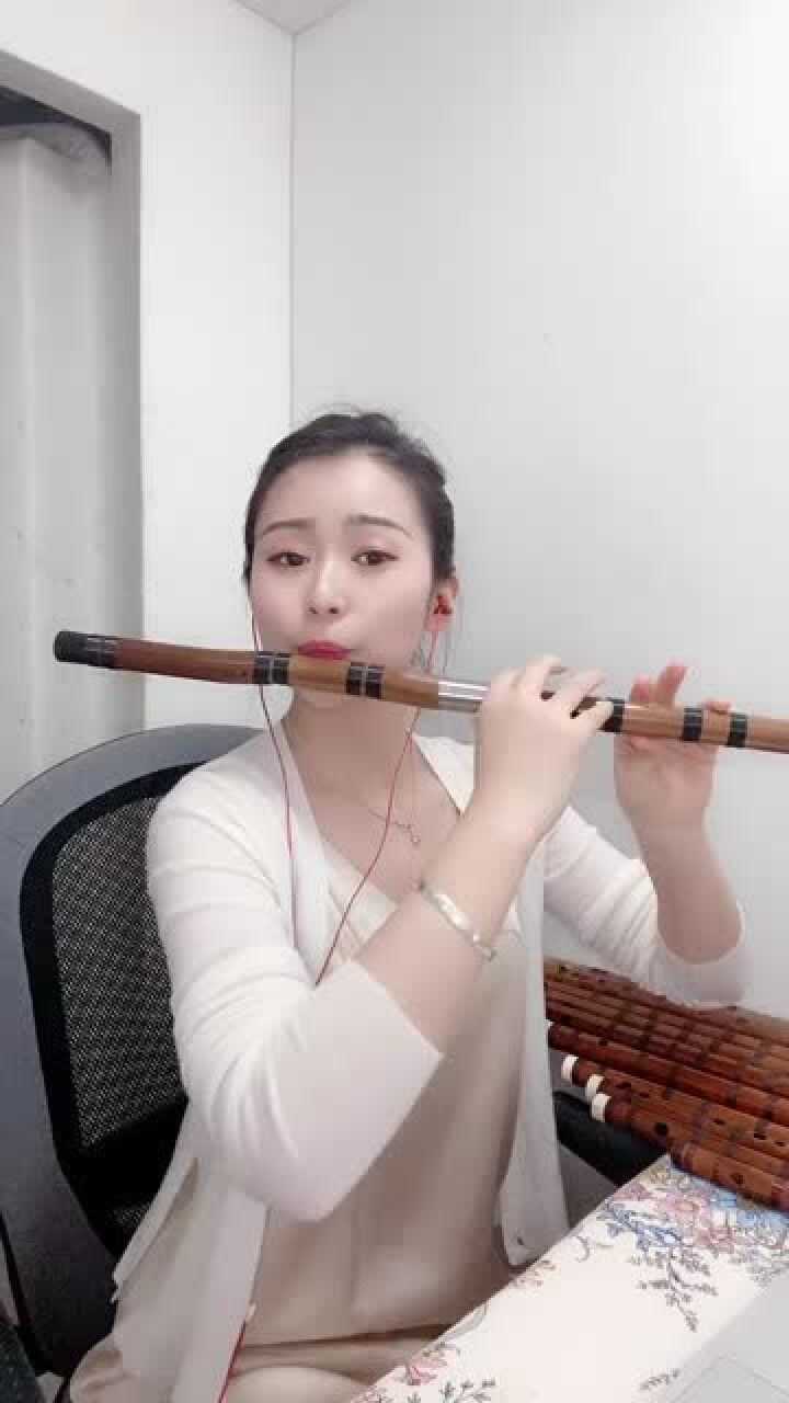 笛子演奏望爱却步让你停留的定是有缘人
