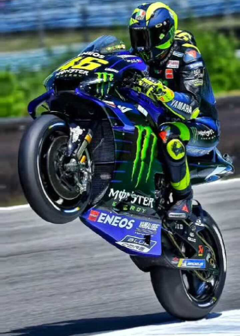 motogp,46罗西,动不动就翘头,又高又稳!