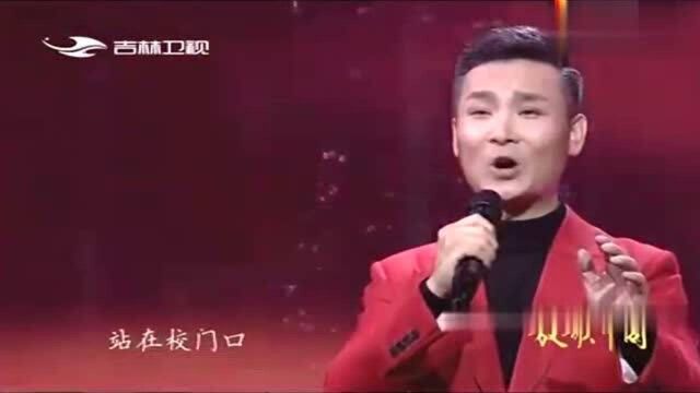 刘和刚深情演唱《拉住妈妈的手》歌声催人泪下