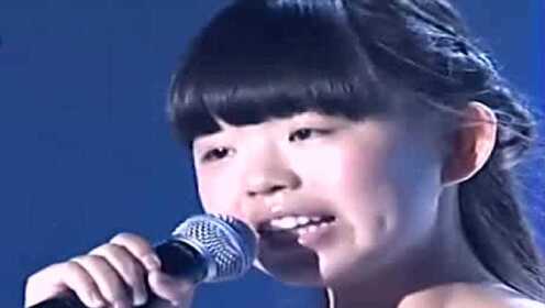 河北13岁小女孩，上台演唱《月亮船》，台下瞬间响起掌声