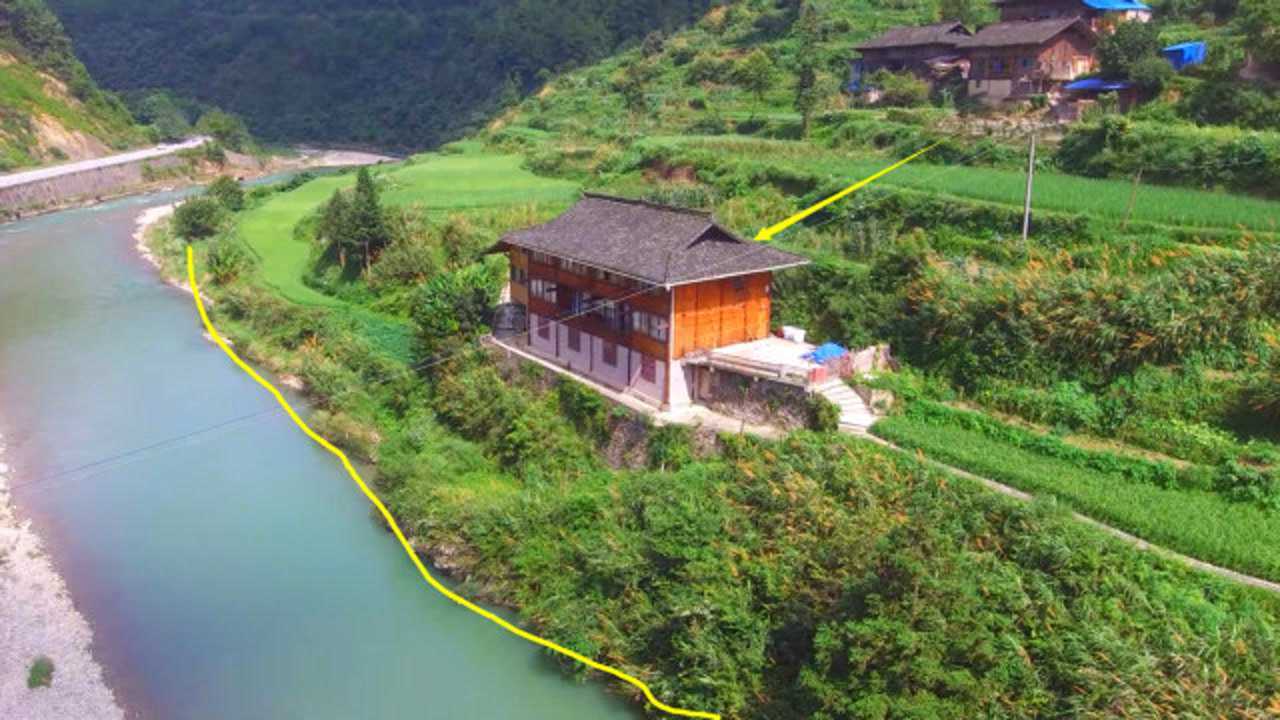 背山面水环境优美这户人家才是顶级的风水宝地