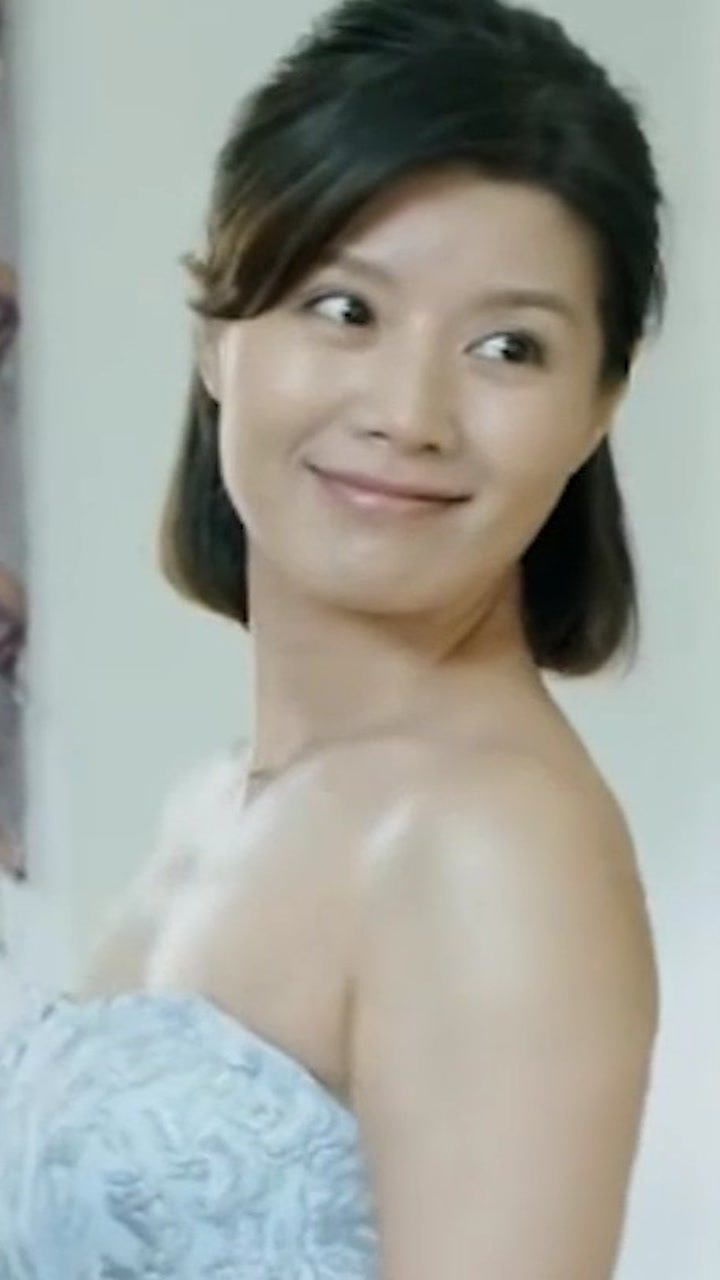 程愫曾花21年捧红丈夫最后被抛弃,43岁和儿子相依为命