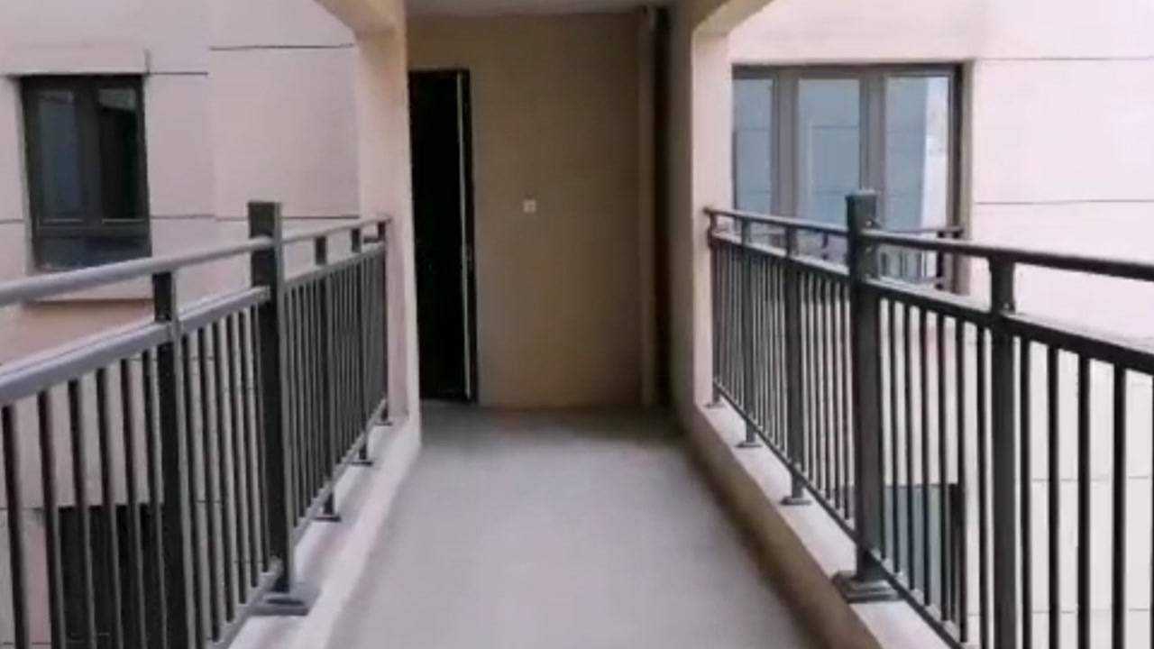 实拍两梯四户带连廊的高层住宅中间户到底好不好我们一探究竟