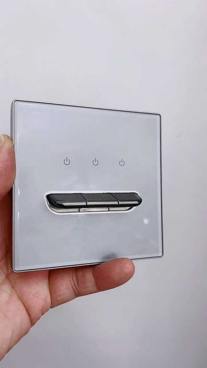 拨杆墙壁开关,自带led指示灯,电镀按键,美观上档次!