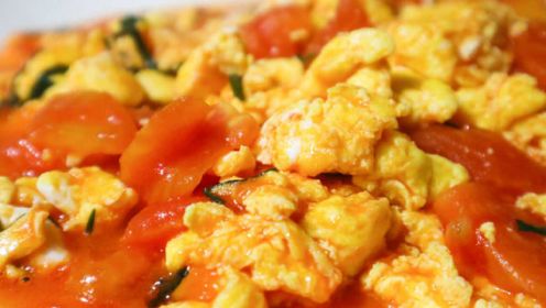 看酒店大厨是如何做西红柿炒鸡蛋的，烹饪技巧简单，汤汁拌饭超香