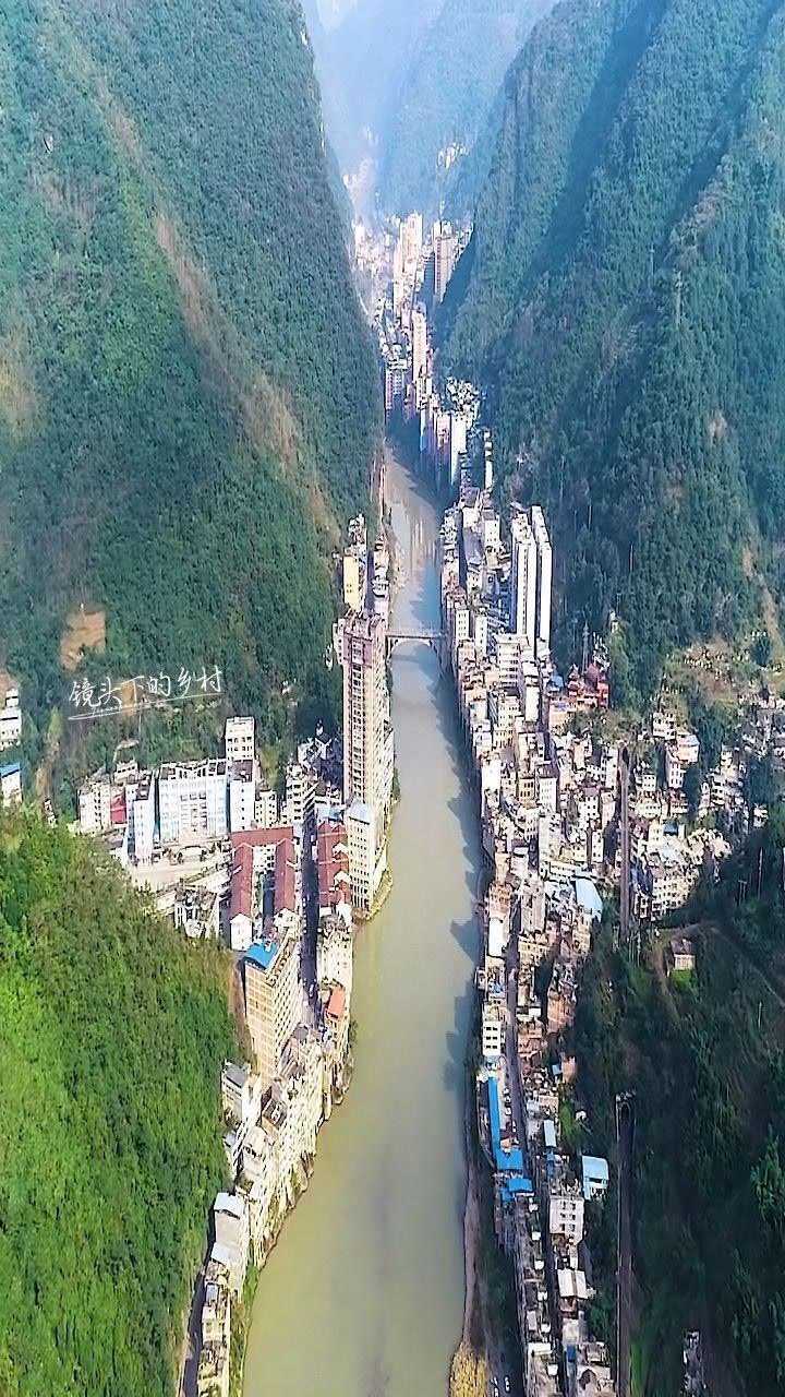 云南建在峡谷之中的盐津县被称为最窄县城这地方找个平地比淘金都难