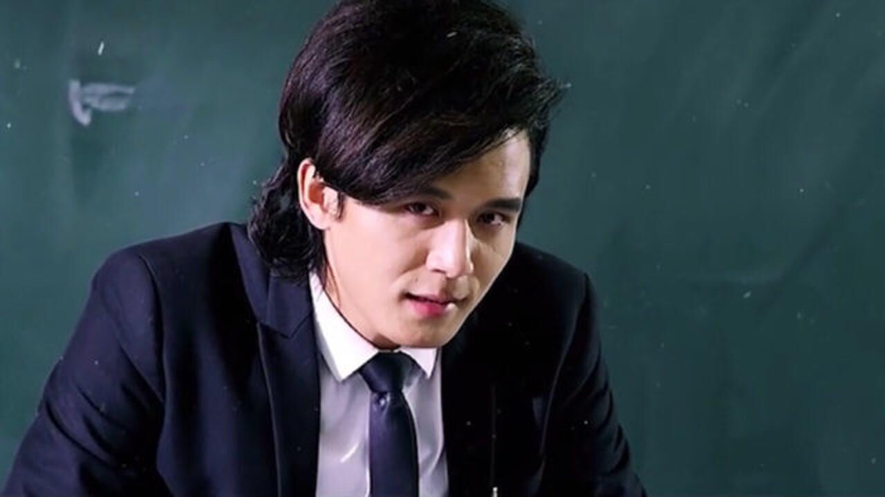 超级教师廖老师为了救叶小白被迫离开学校同学们的举动太感人了