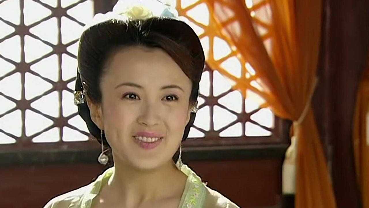 至尊红颜徐盈盈给媚娘送衣服小多出言讽刺说她是在拍马屁