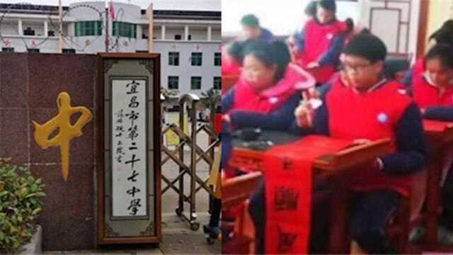 中学将学生的书法校名裱在校门口,两周一换:专门定制玻璃框装裱