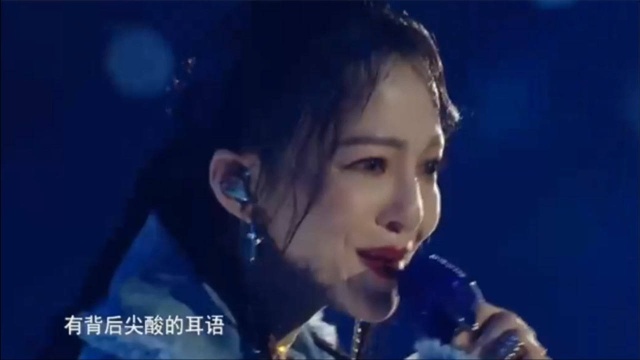 国民女神张韶涵,倾情演唱《淋雨一直走》,歌声犹如天籁令人陶醉