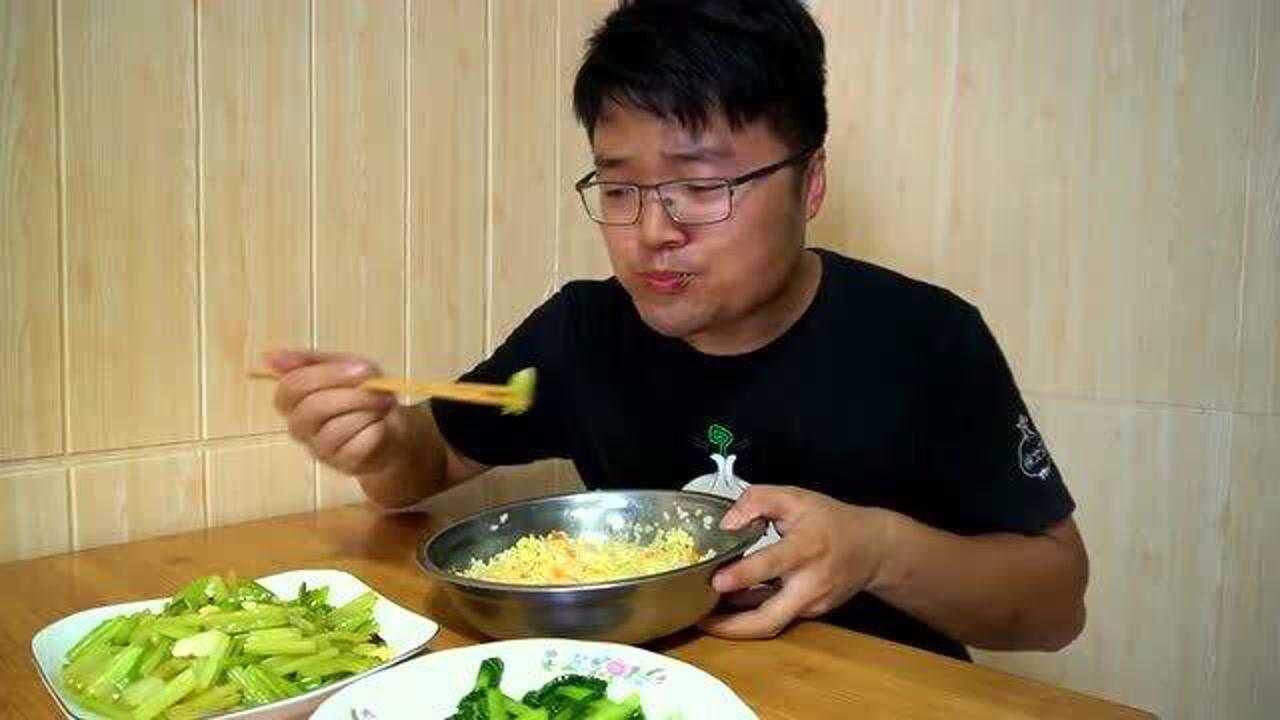 大sao做的地道美食看着就下饭吃得美滋滋过瘾啊