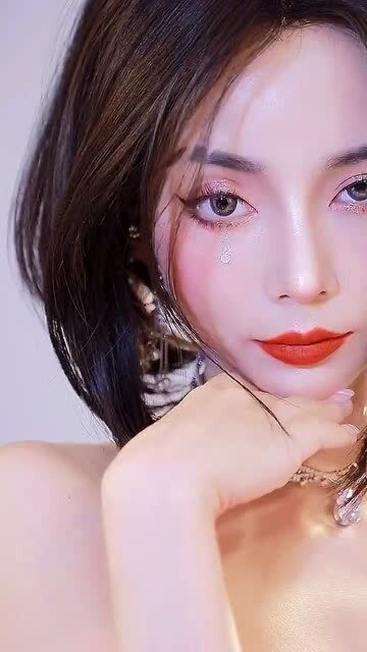 许佳琪仿妆绝美酷飒妆容