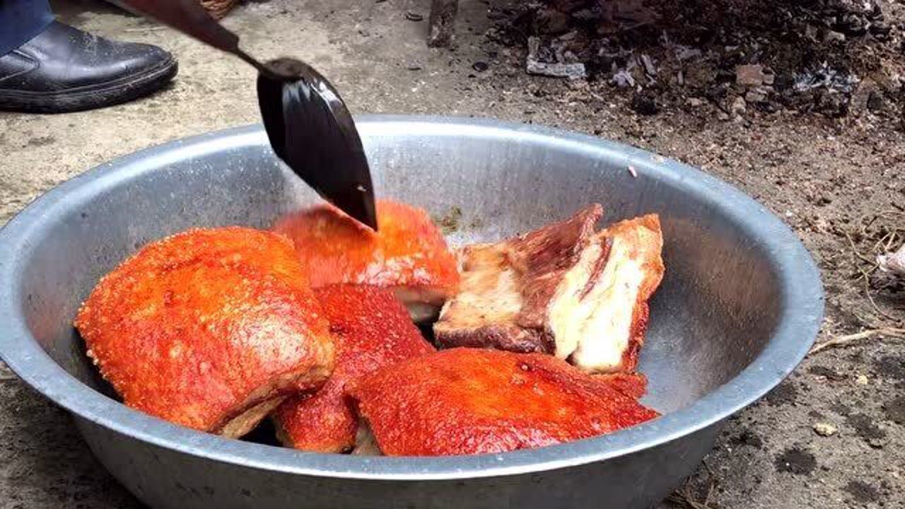 真香广西天等县农村脆皮扣肉制作学会这道菜在村里你就是大厨