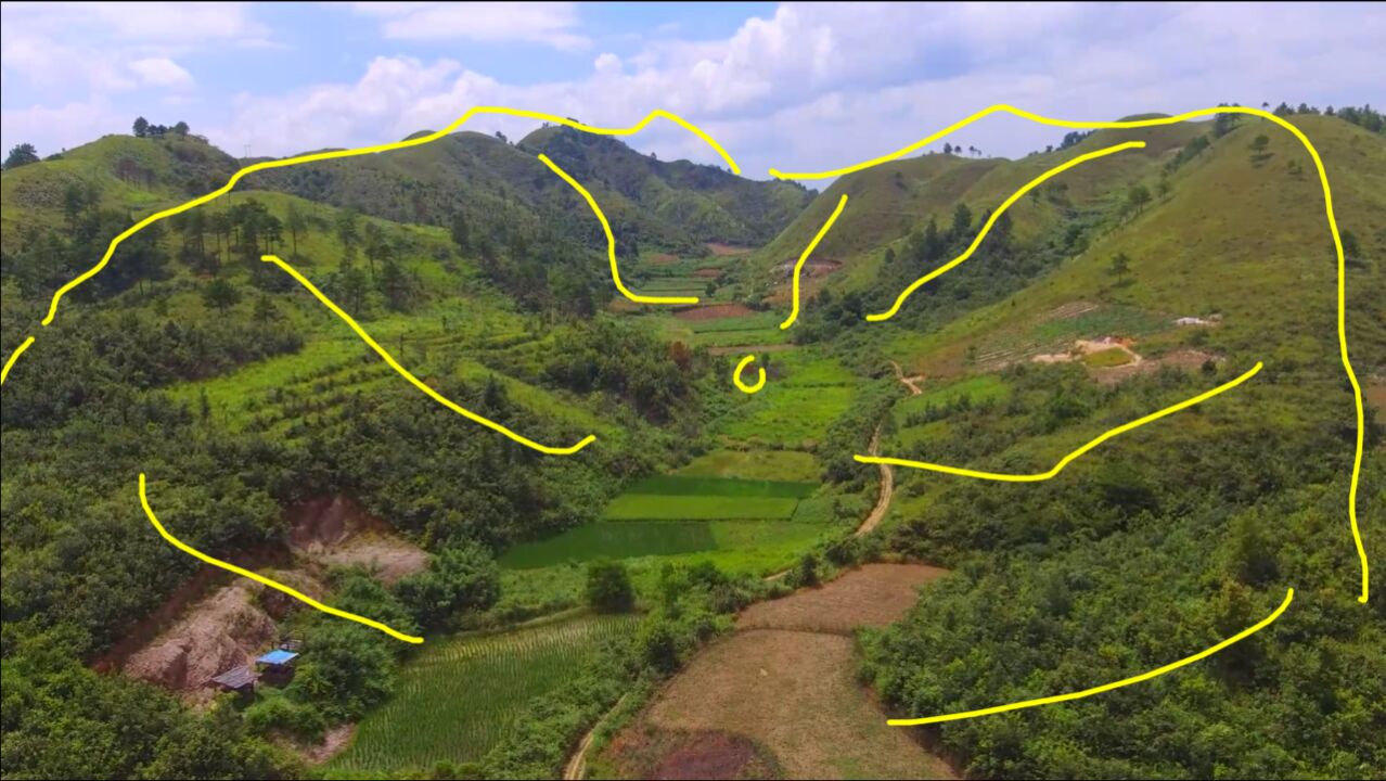 山脉开帐,护砂环抱,是藏风聚气的风水宝地