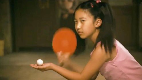 外国小伙来唐人街打乒乓球，自以为水平不错，却被中国小学生吊打