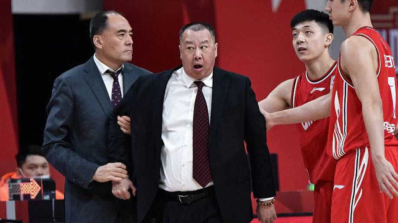 原声cba杨鸣怒喷裁判吴庆龙大闹技术台全程高能