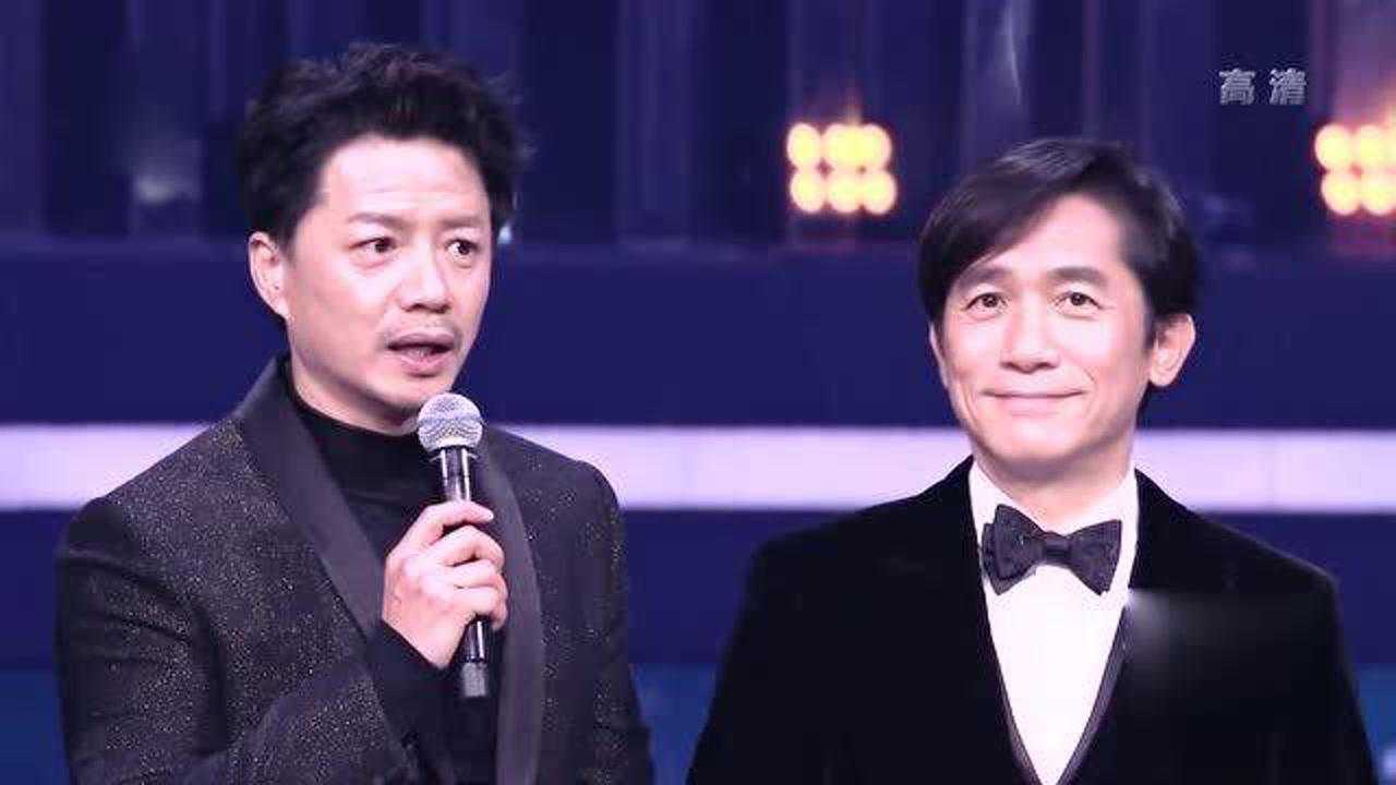 梁朝伟段奕宏表演《猎狐行动》 2021东方跨年晚会