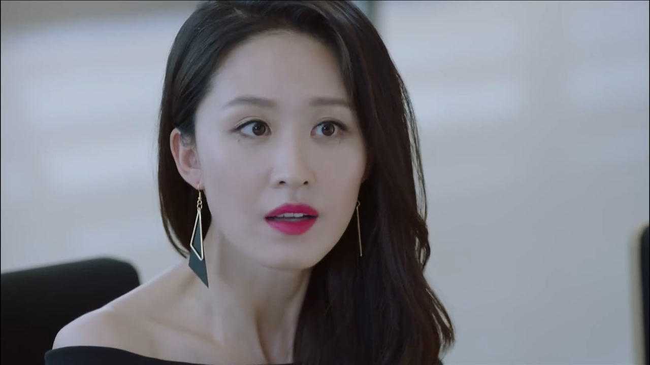 谍海追踪警花平日穿警服到当卧底穿上名牌男警看入迷了