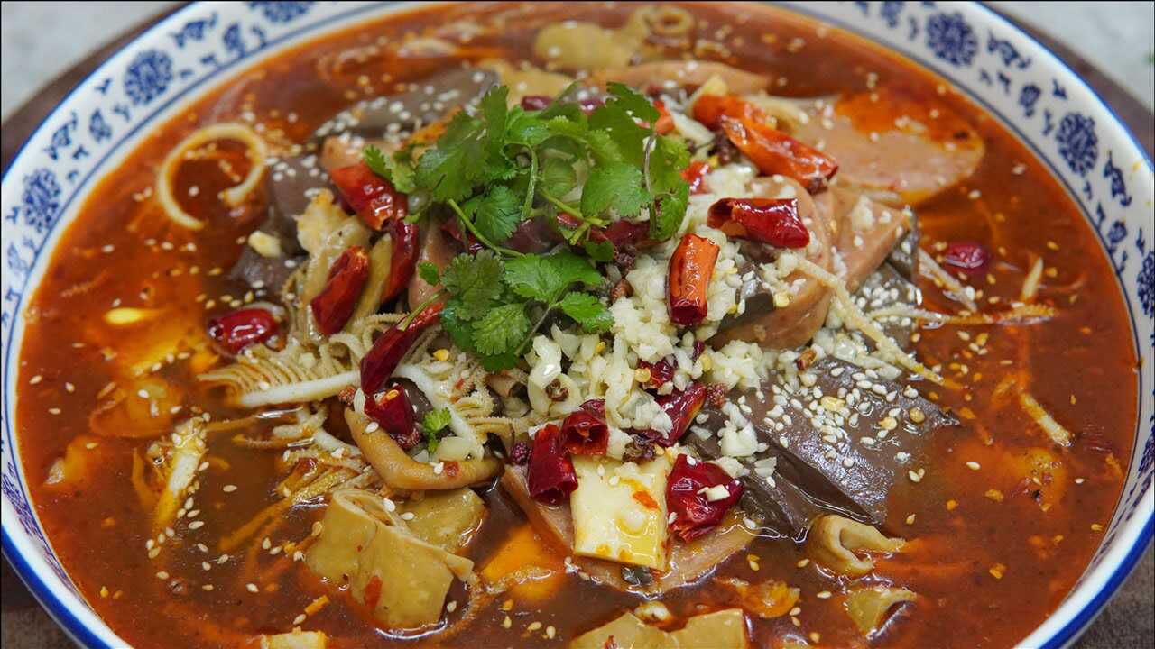 四川毛血旺的正宗做法麻辣鲜香色香味俱全食材和配料都简单