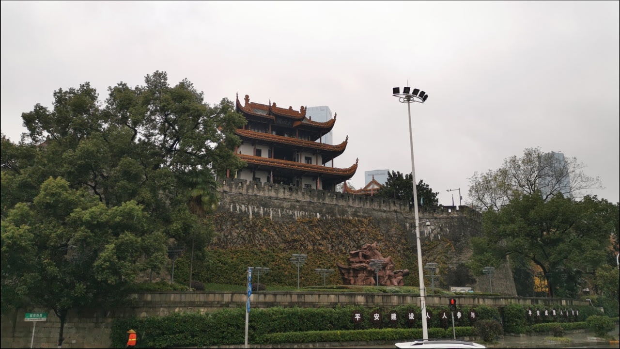 探访始于汉朝的长沙古城登上目前仅存的这段古城墙和城楼