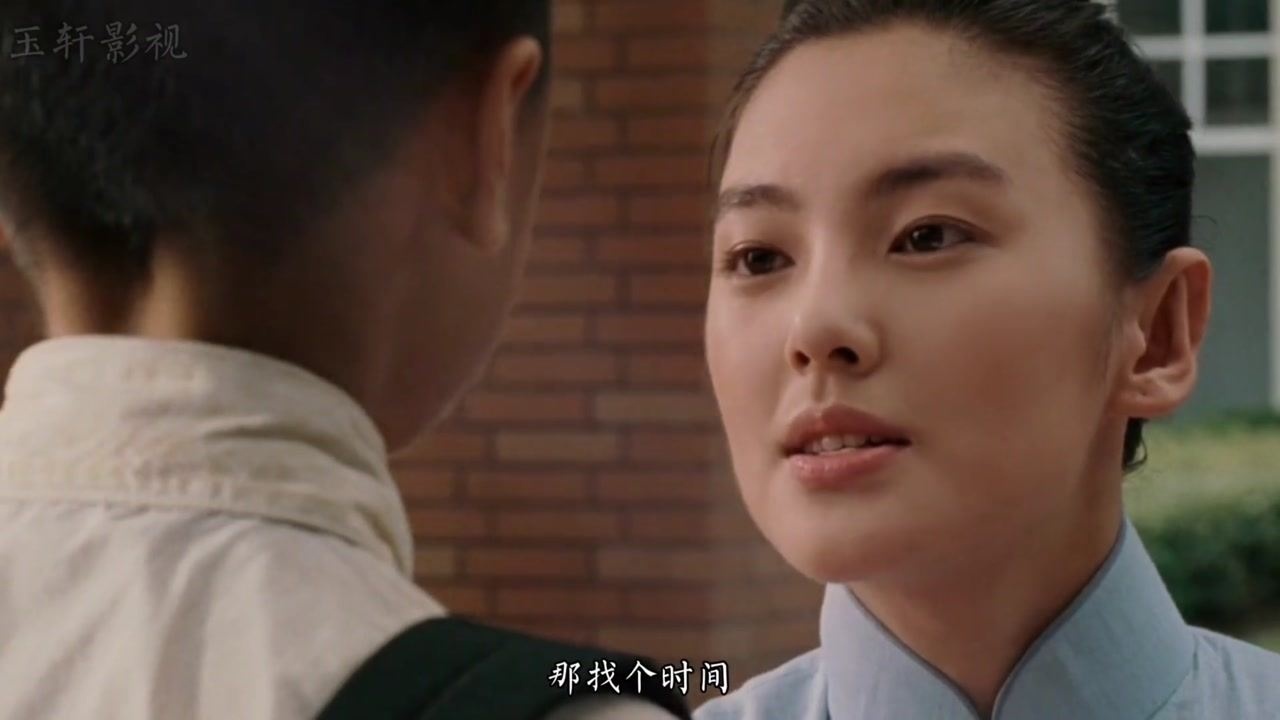 袁老师照顾小迪小迪想玩长江一号玩具狗同学不让玩还欺负女同学