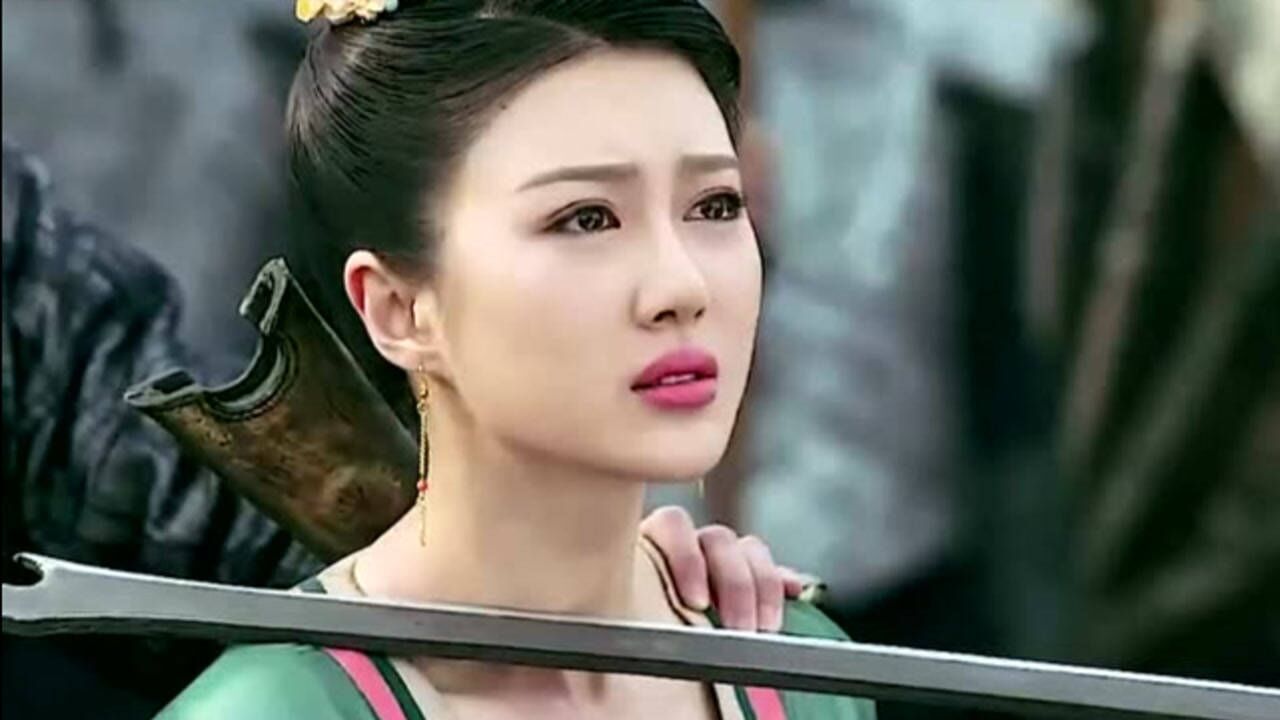 辛月被叛军挟持开城门,怎料为了惊醒太子,竟甘愿赴死,这就是真爱了吧