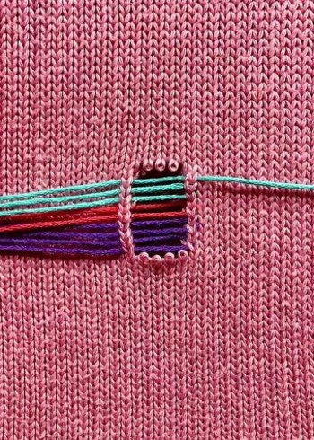 毛衣上的破洞,教你五彩线补洞,太完美!