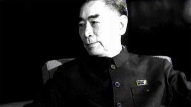 1962年,周总理到访北京艺术学院,成熟稳重的他也露出幽默一面