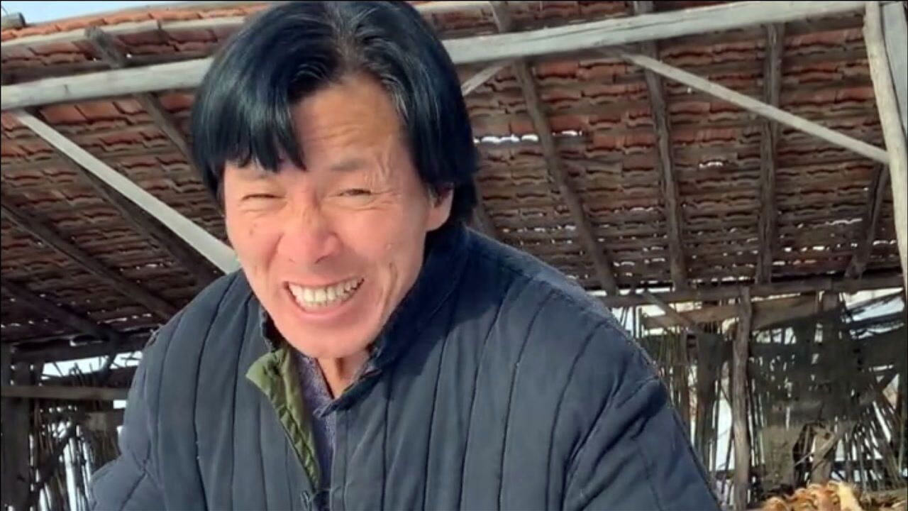 棉袄姥爷改粤语唱词演绎经典细听能让你笑破肚皮