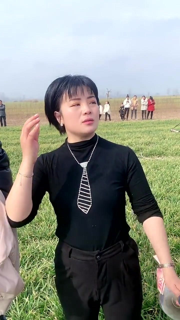 段莎莎不愧是民间唢呐女高手