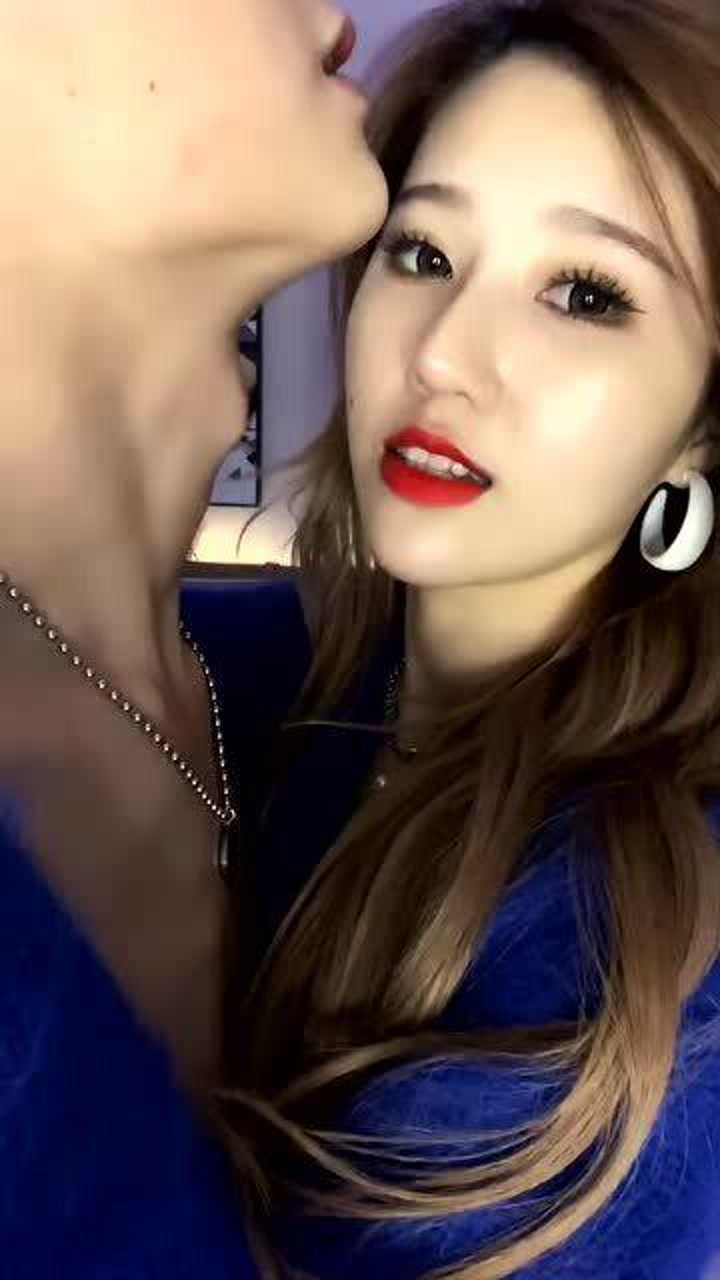 喉结越大越性感很火的喉结照快找你对象一起拍吧