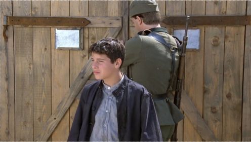 小男孩来到德军营地，却看到可怕一幕，想逃走比登天还难，战争片