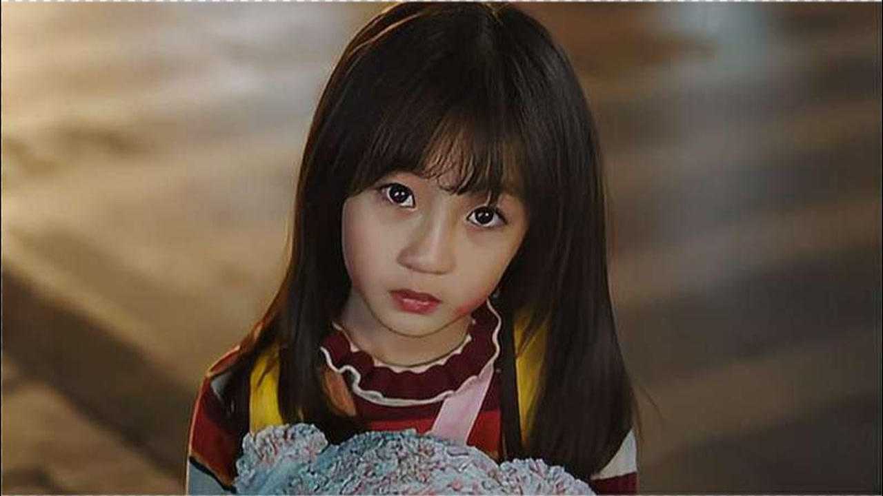 司藤秦放路边捡回一个小女孩谁料女孩一个回眸秦放秒懂是司藤转世