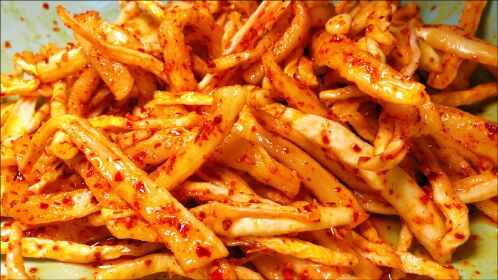 农家腌菜老方法,香辣萝卜条传统做法,清脆爽口保存期长