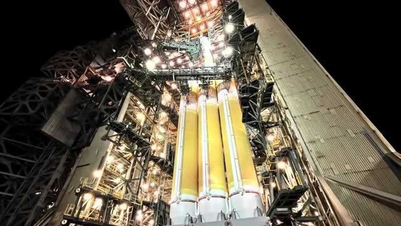 4月27日 装载现役推力最大氢氧火箭发动机rs