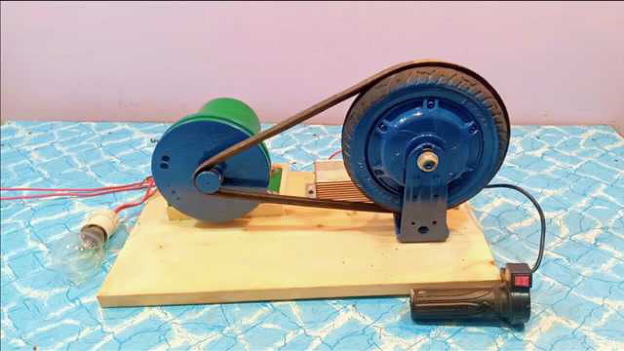 把旧电动自行车上的电机改装220伏发电机_腾讯视频