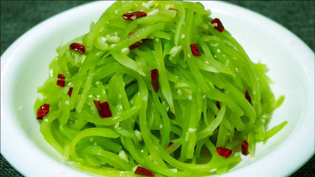凉拌莴笋丝要不要焯水大厨教你正确做法翠绿爽口开胃超下饭