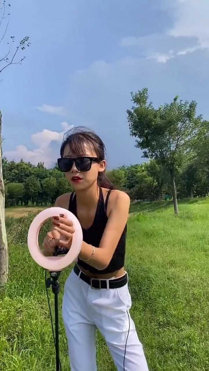 精神小妹气质在到哪都是实力派有点帅啊