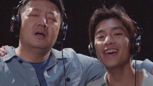 《了不起的老爸》《只是一次偶然的旅行》同日上映 王砚辉、窦靖童用歌声讲故事