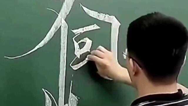 就这种课堂氛围,有一个不听课的吗?