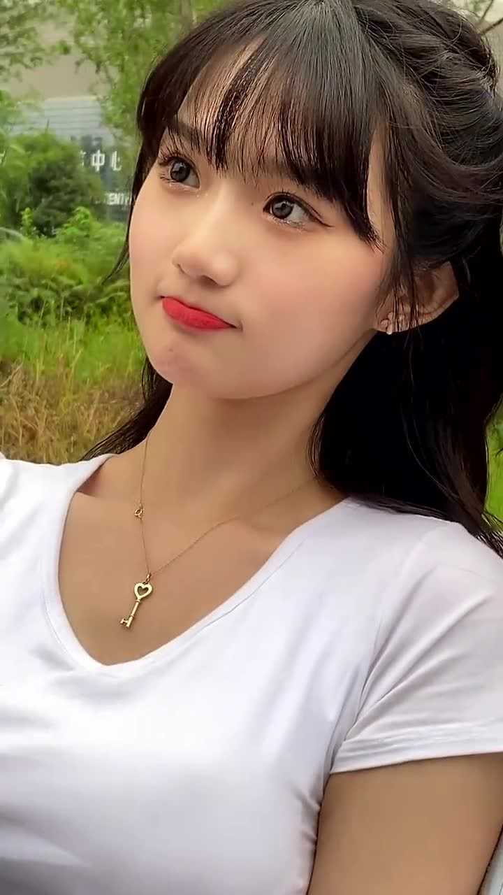 清纯美女稚嫩的小姑娘一眼就喜欢上了