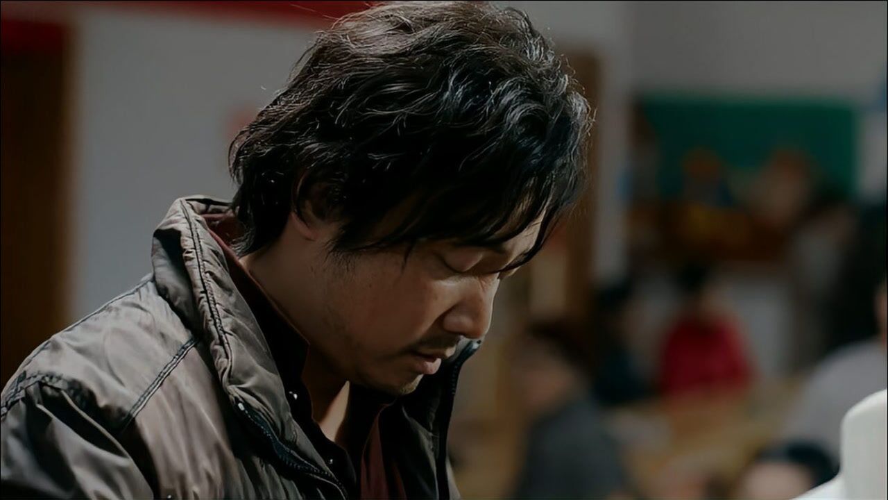 影视:徐峥不愧是影帝!一个抽烟的动作,就把小市民的形象演活了!