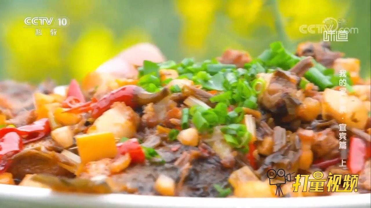 美食达人和网红爷爷一起做菜,芽菜鱼味浓肉嫩,食指大动_腾讯视频