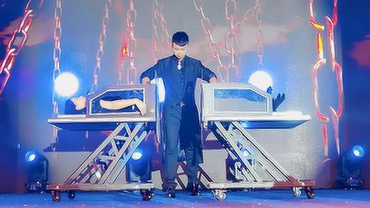 赵潘大型魔术-人体切割