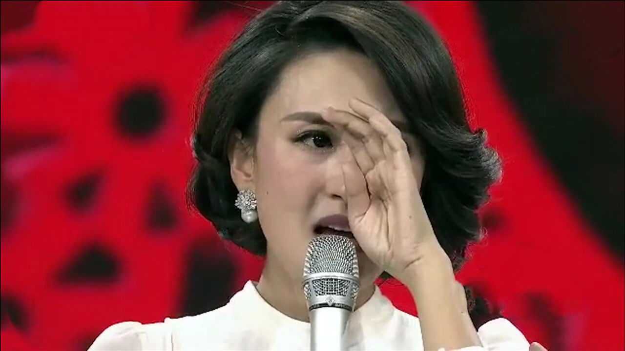 张蕾含泪谈家庭患病在床富豪老公却不管不问身旁杨帆满脸心疼