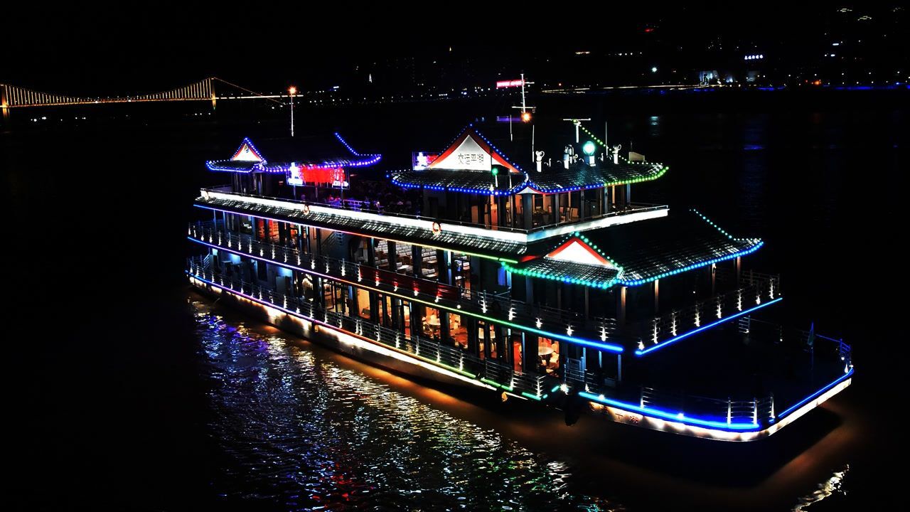 重庆三峡游---皇家星光号游轮上的歌舞晚会