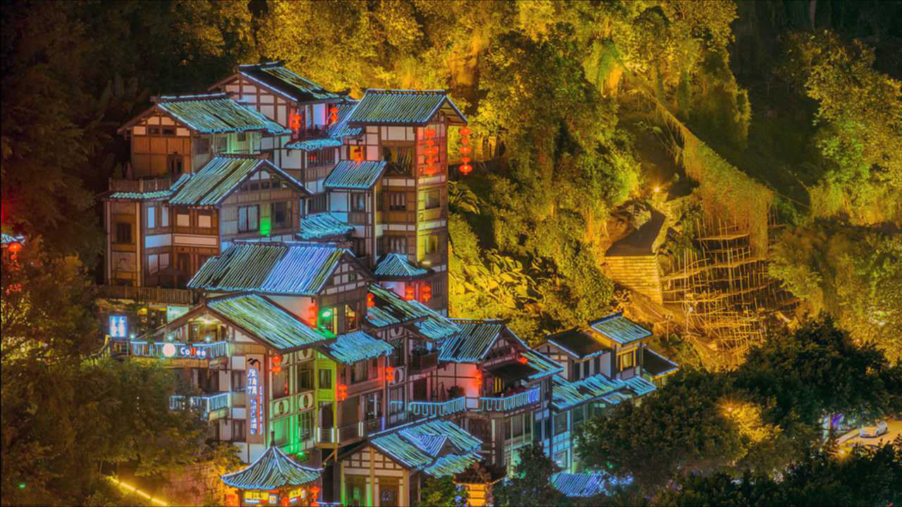 重庆洪崖洞景区外面看非常的漂亮 都是三四十年代的建筑风格