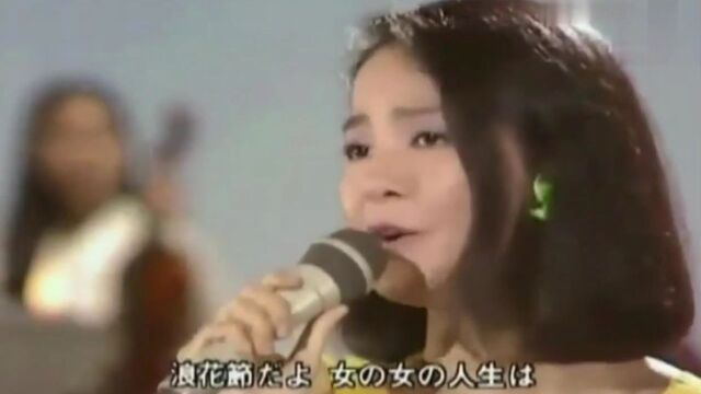 邓丽君1985年演唱日语歌,嗓音甜美气场十足,不愧是亚洲天后